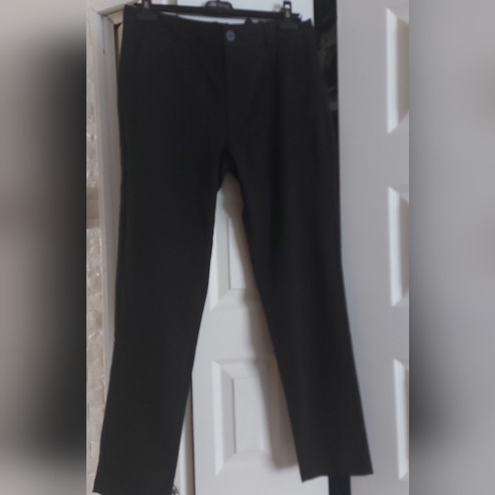 Minimalist Streetwear Pull&Bear Black Straight-Leg Trousers Size 31 Effortless
